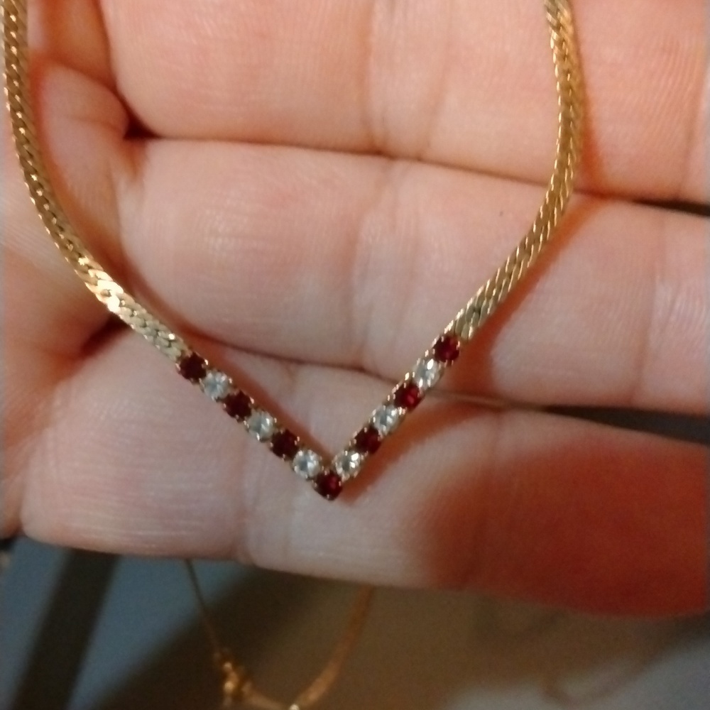 Avon red stone necklace 18" (sku 1320)